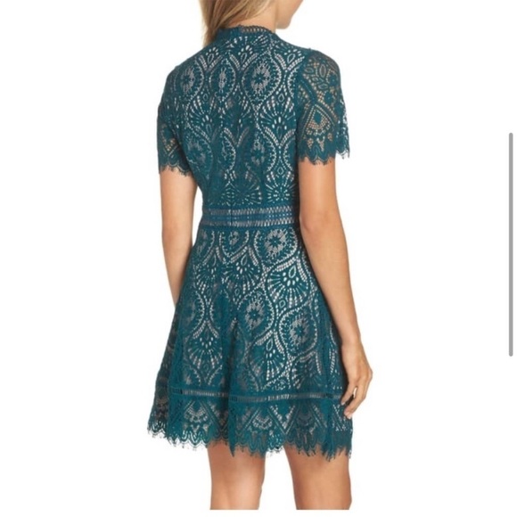 BB DAKOTA ON THE LIST SCALLOPED DRESS size 0 - Picture 2 of 6